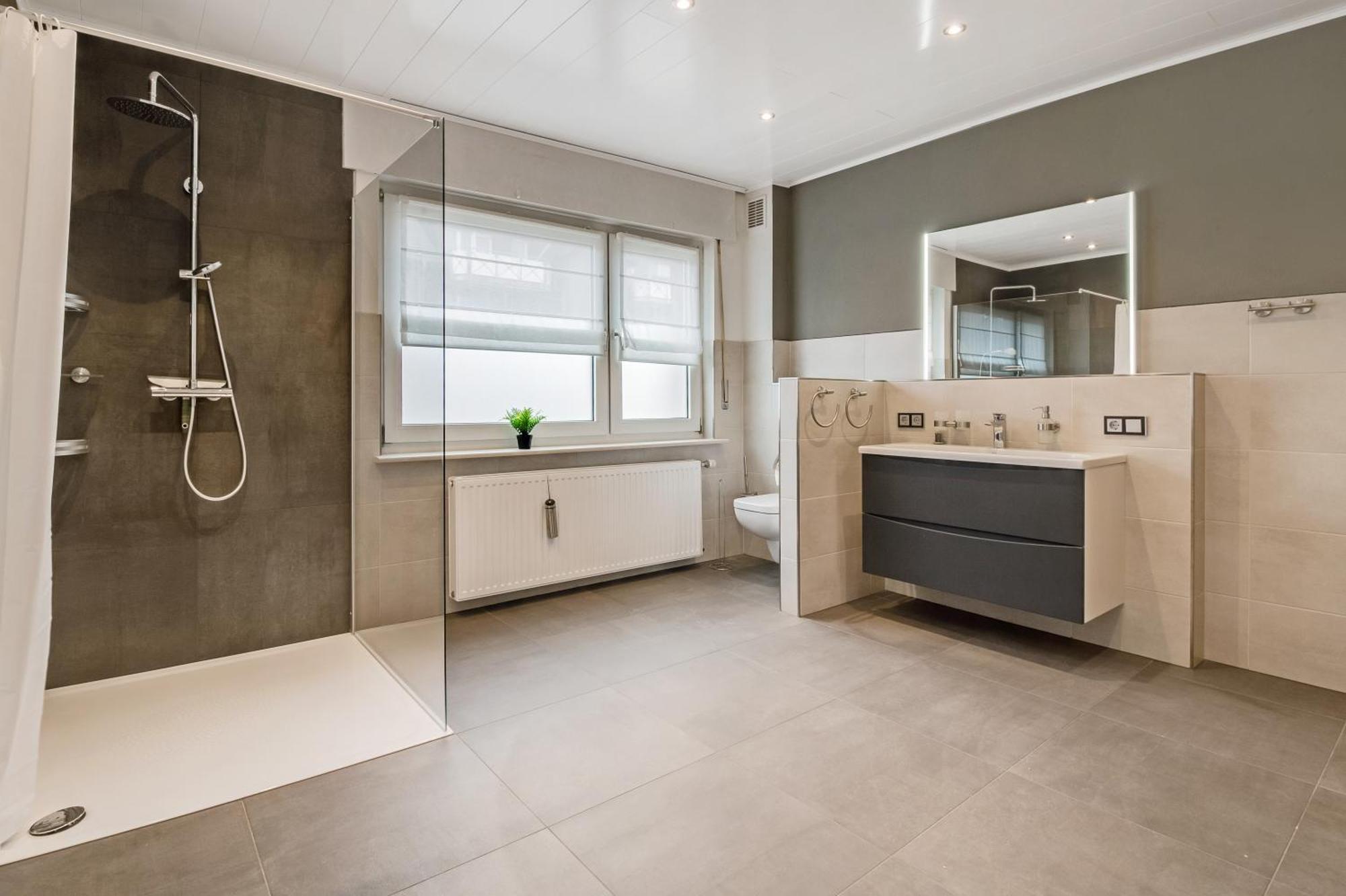 Apartment Mit Balkon In