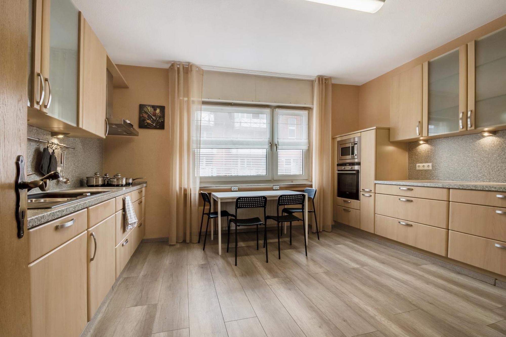 Apartment Mit Balkon In