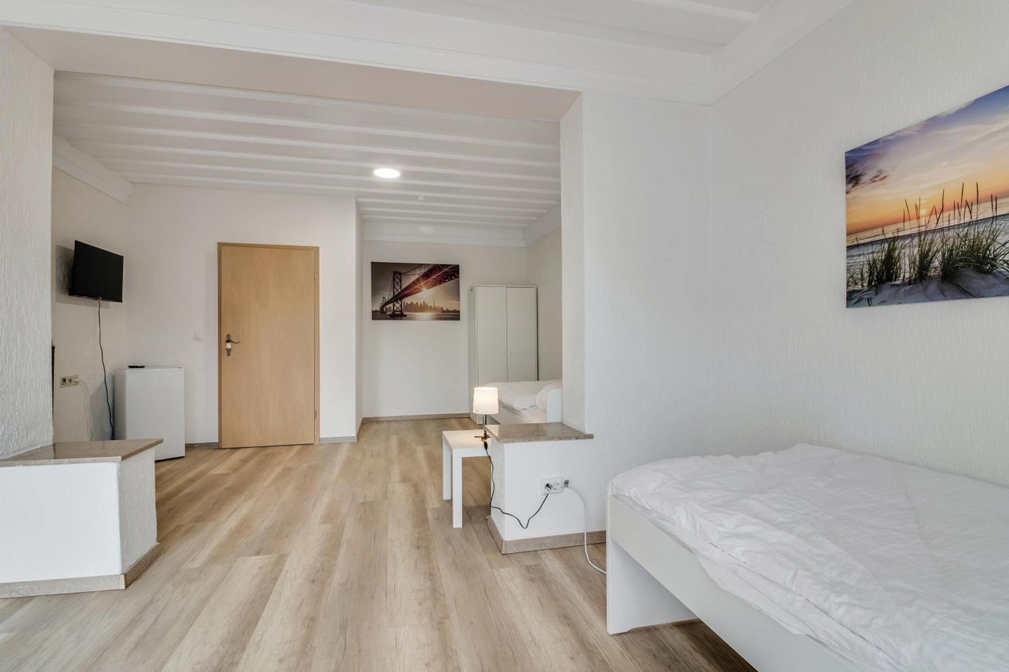 Mit Balkon In Apartment *